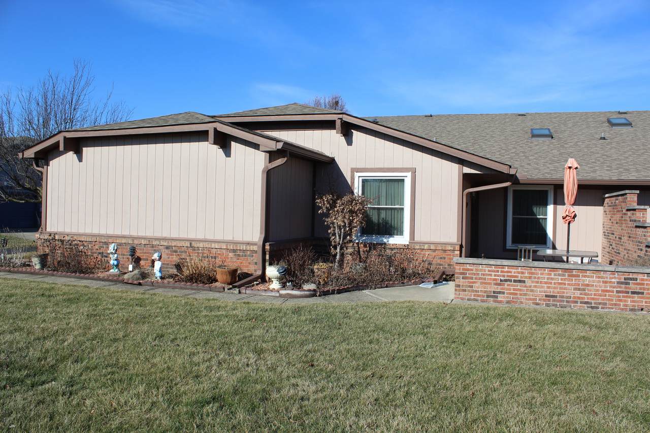 1111 Paradise Court - Photo 1