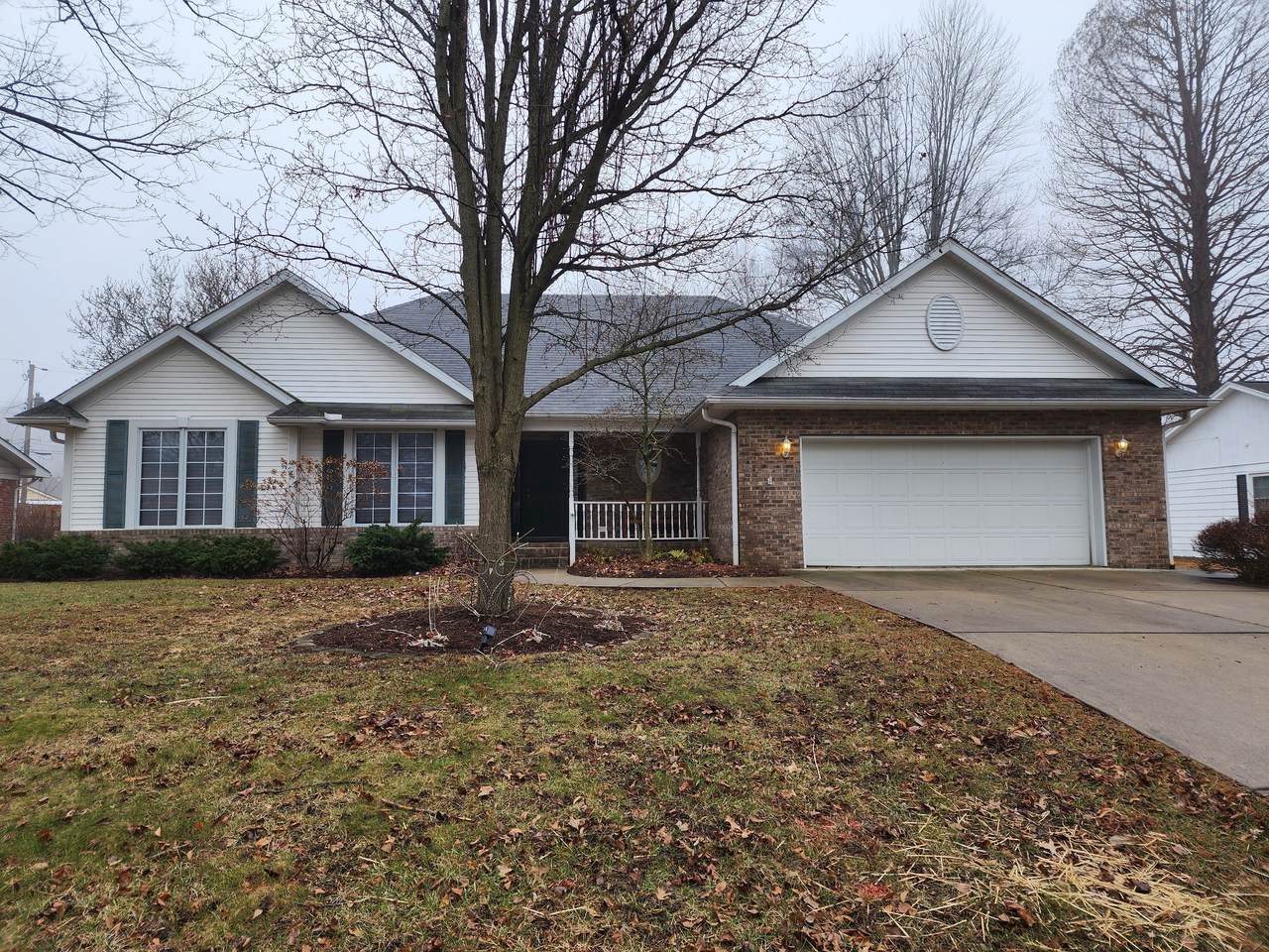 55 Lakeview Drive - Photo 1