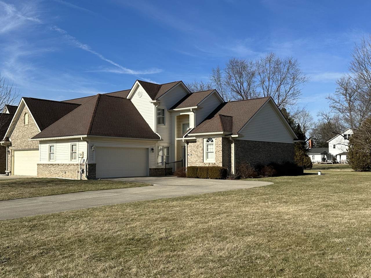 658 Eagles Way - Photo 1