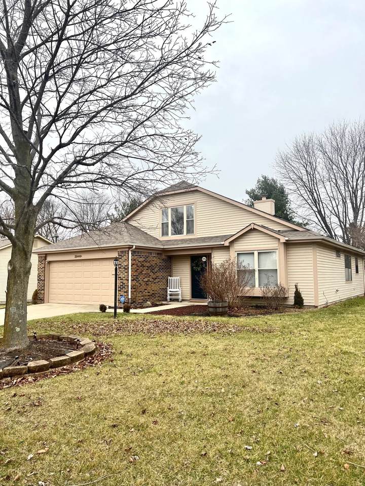 1010 Crimson King Parkway - Photo 1