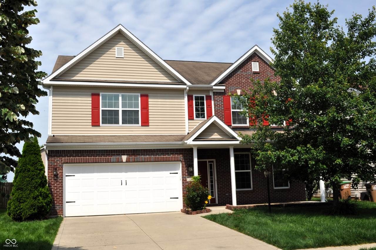 1995 Lakecrest Drive - Photo 1