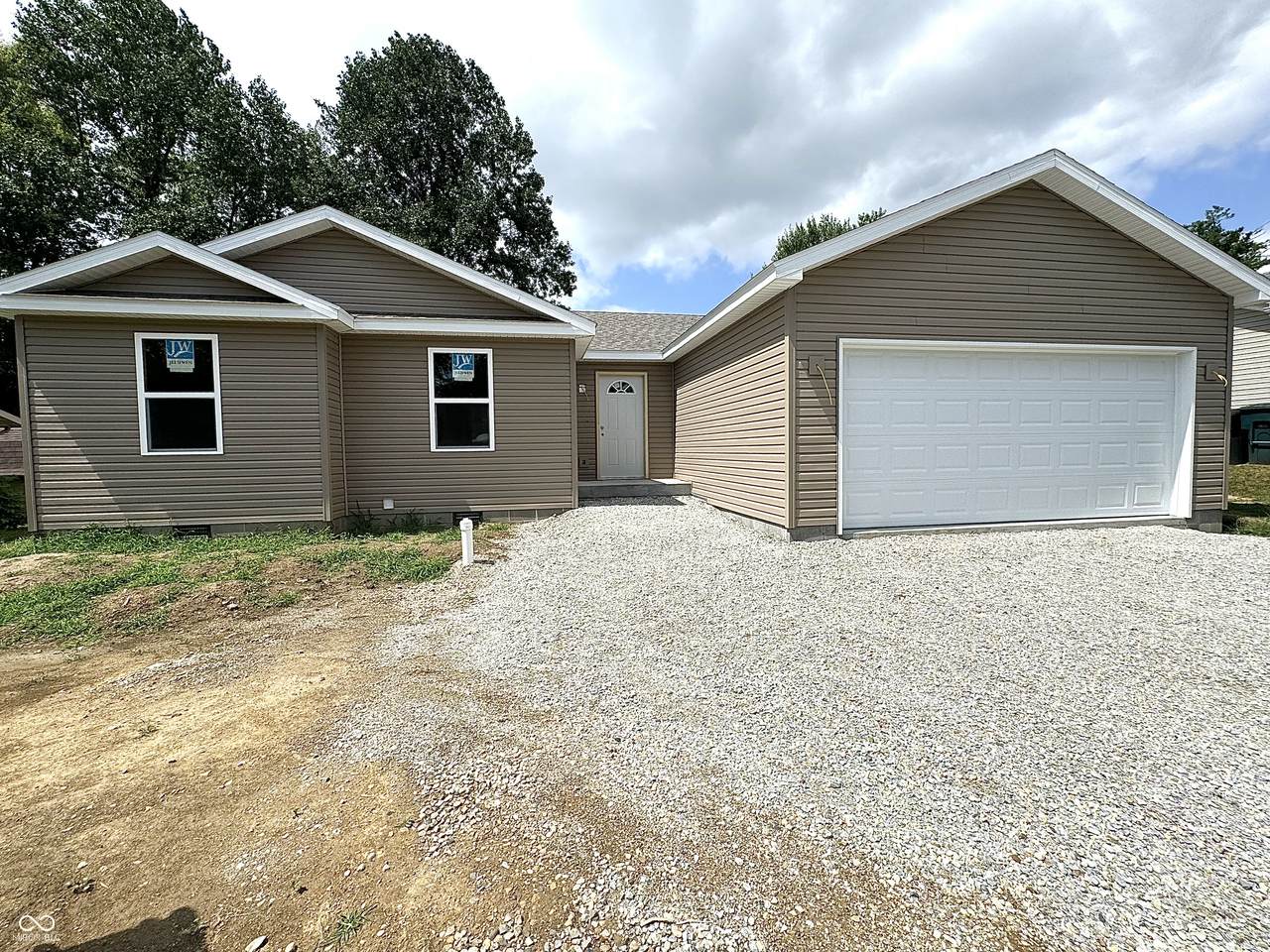 207 Birchwood Drive - Photo 1