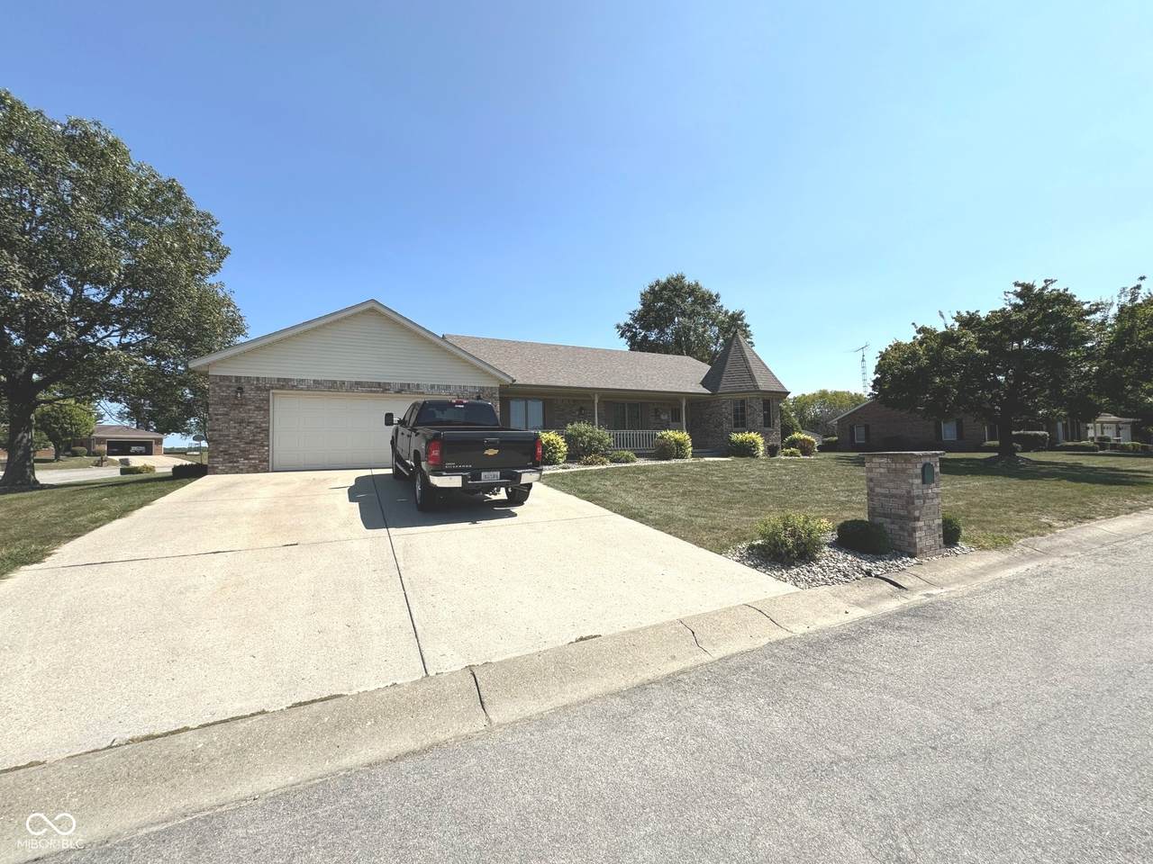 550 Angie Drive - Photo 1