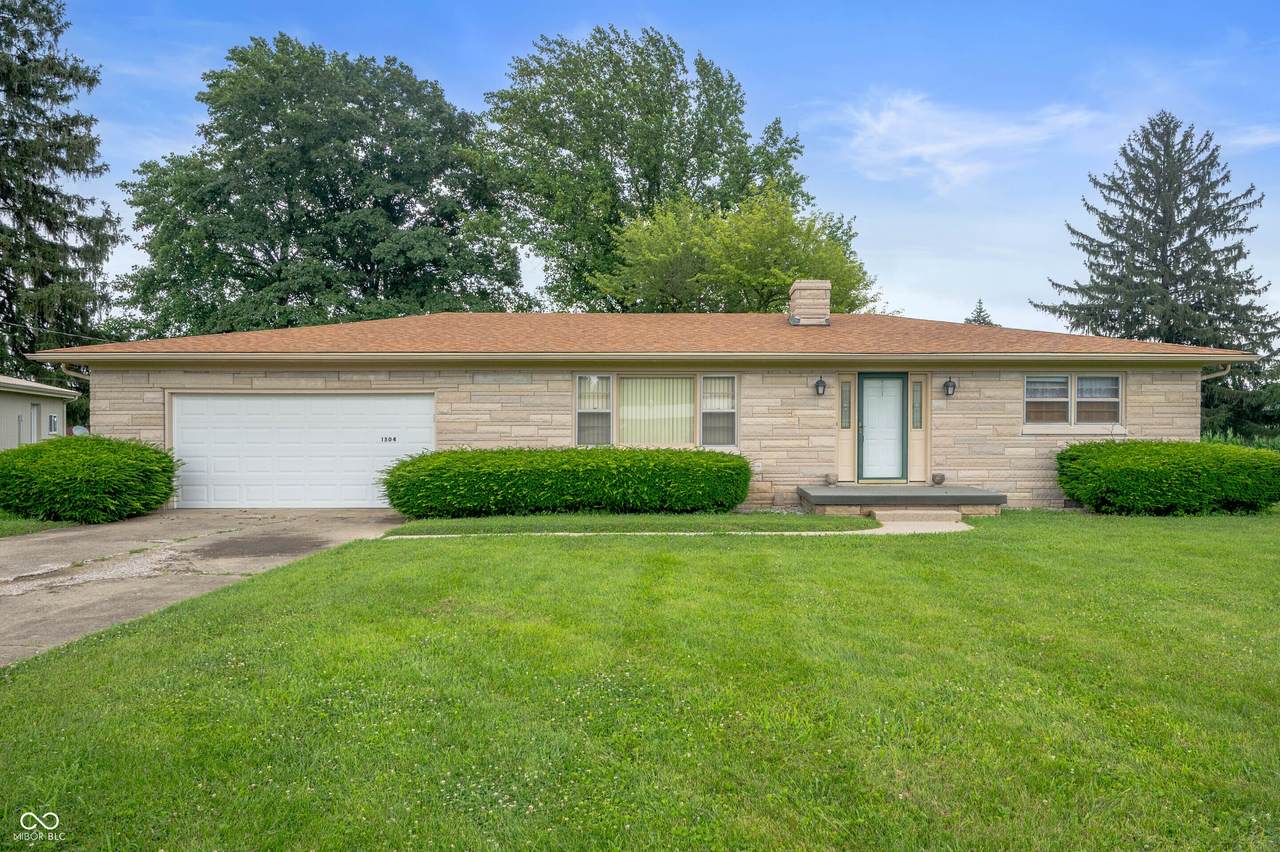 1504 Knightstown Road - Photo 1