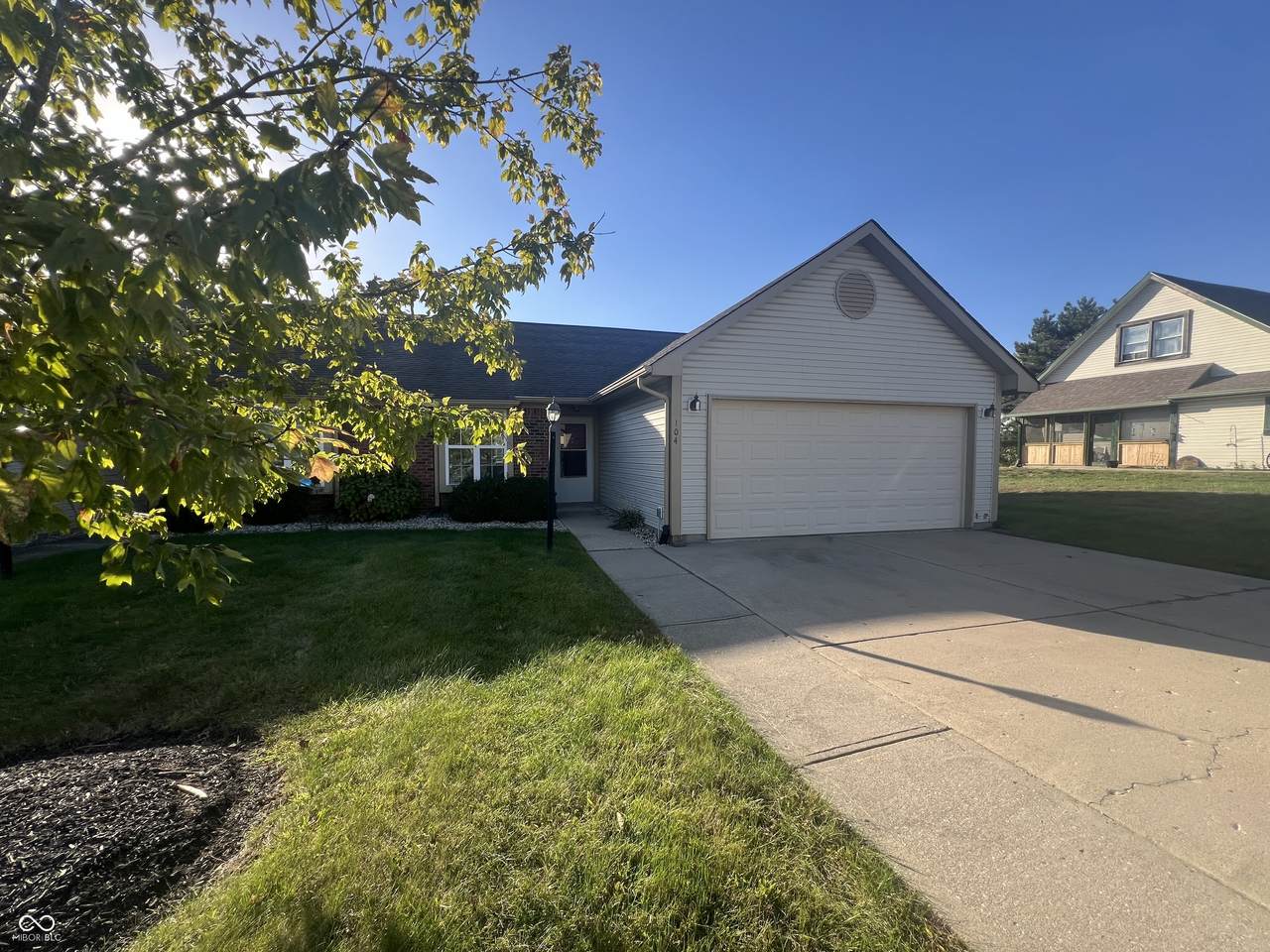 104 Woodberry Drive - Photo 1