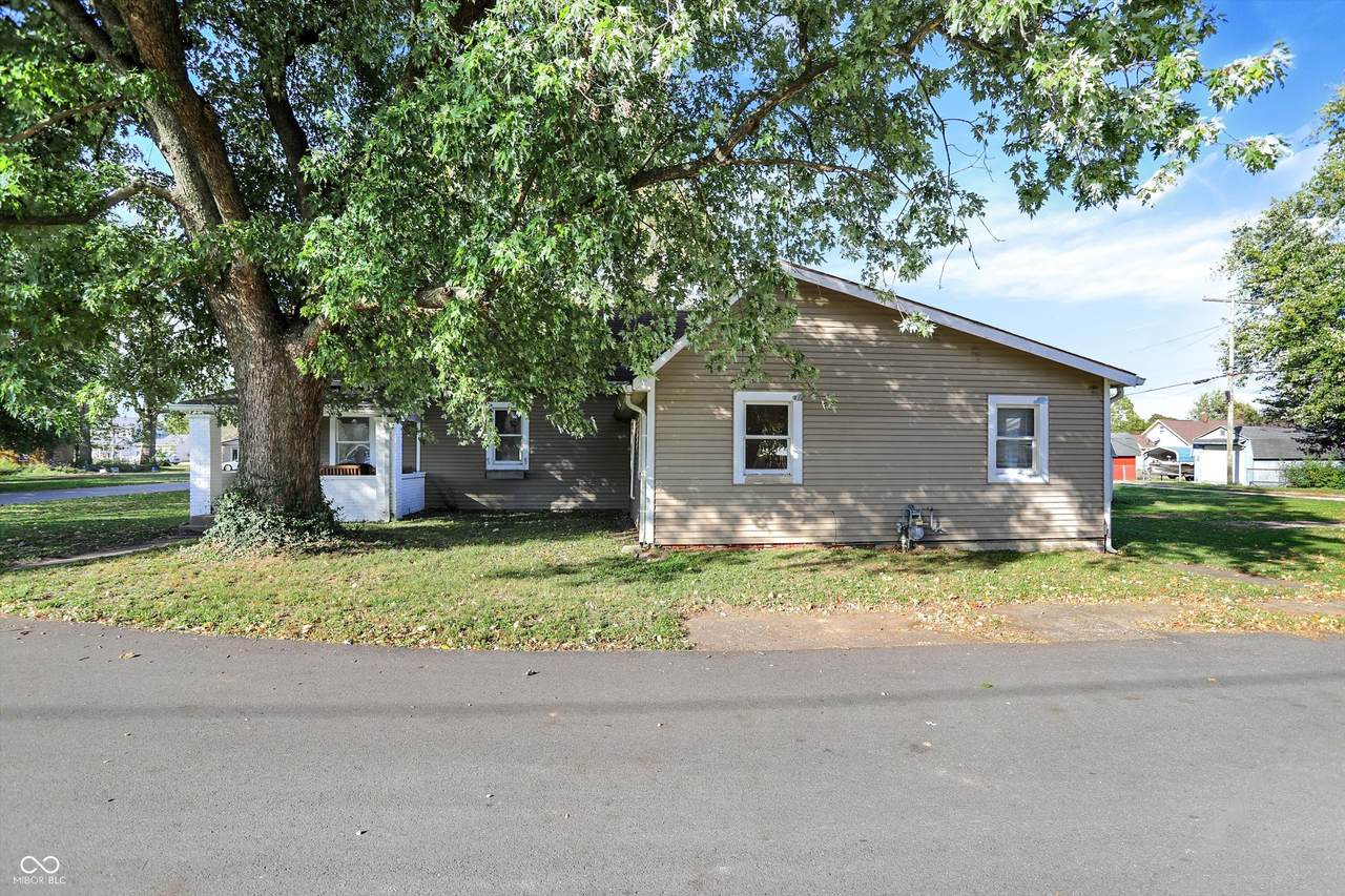 889 Graham Street - Photo 1