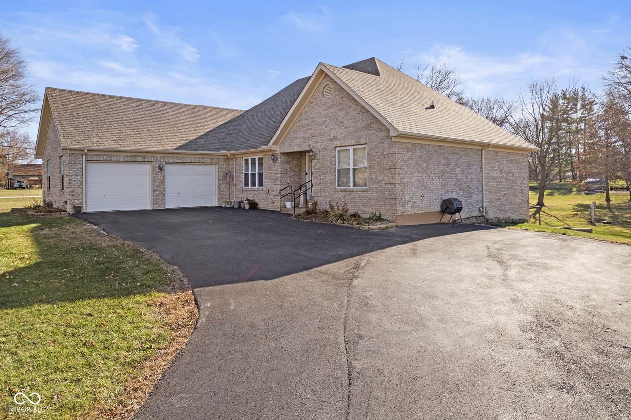 2395 Robin Road - Photo 1