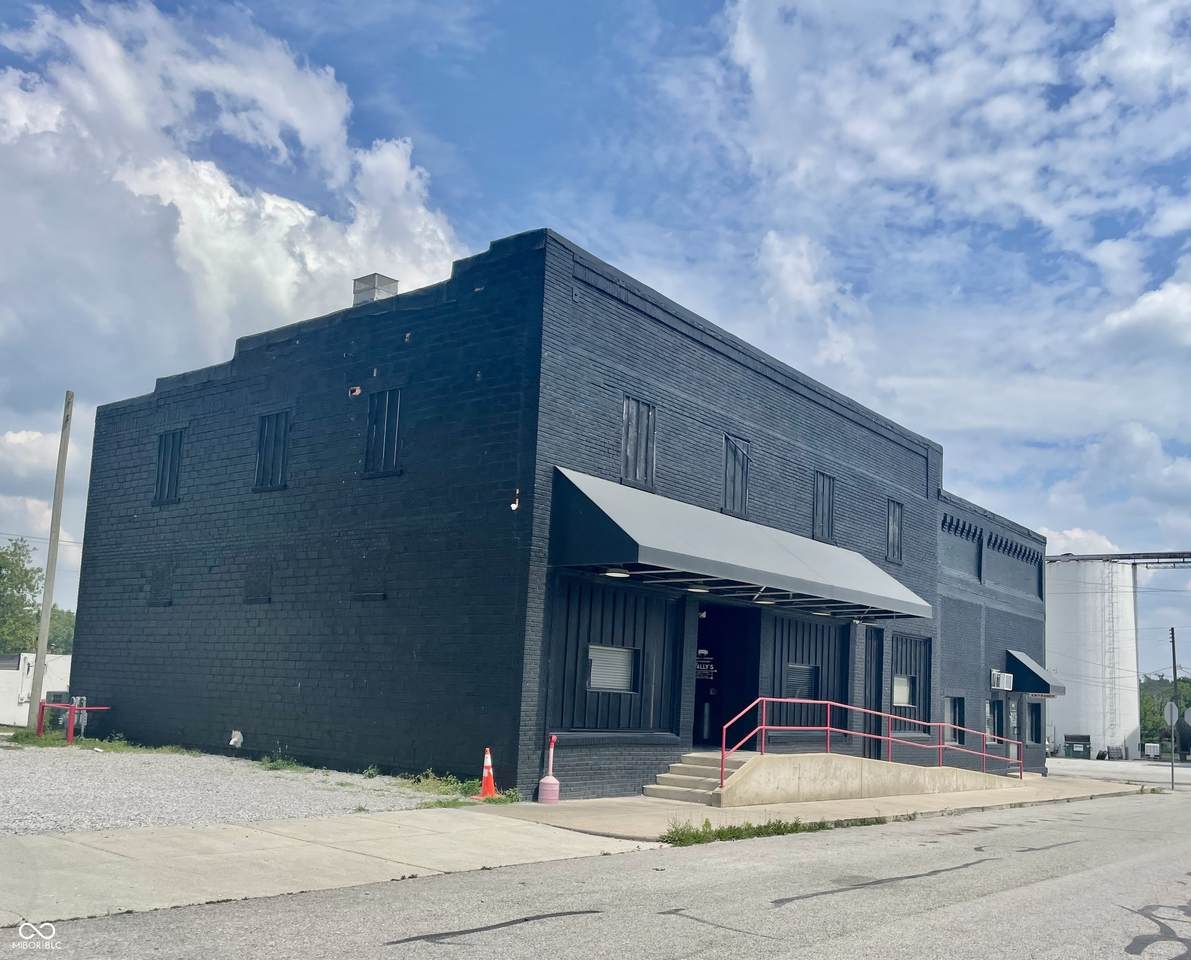 727 Main Street - Photo 1