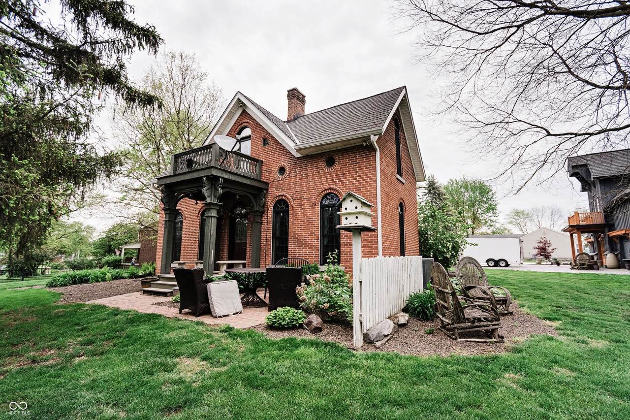 301 Lowry Street - Photo 1