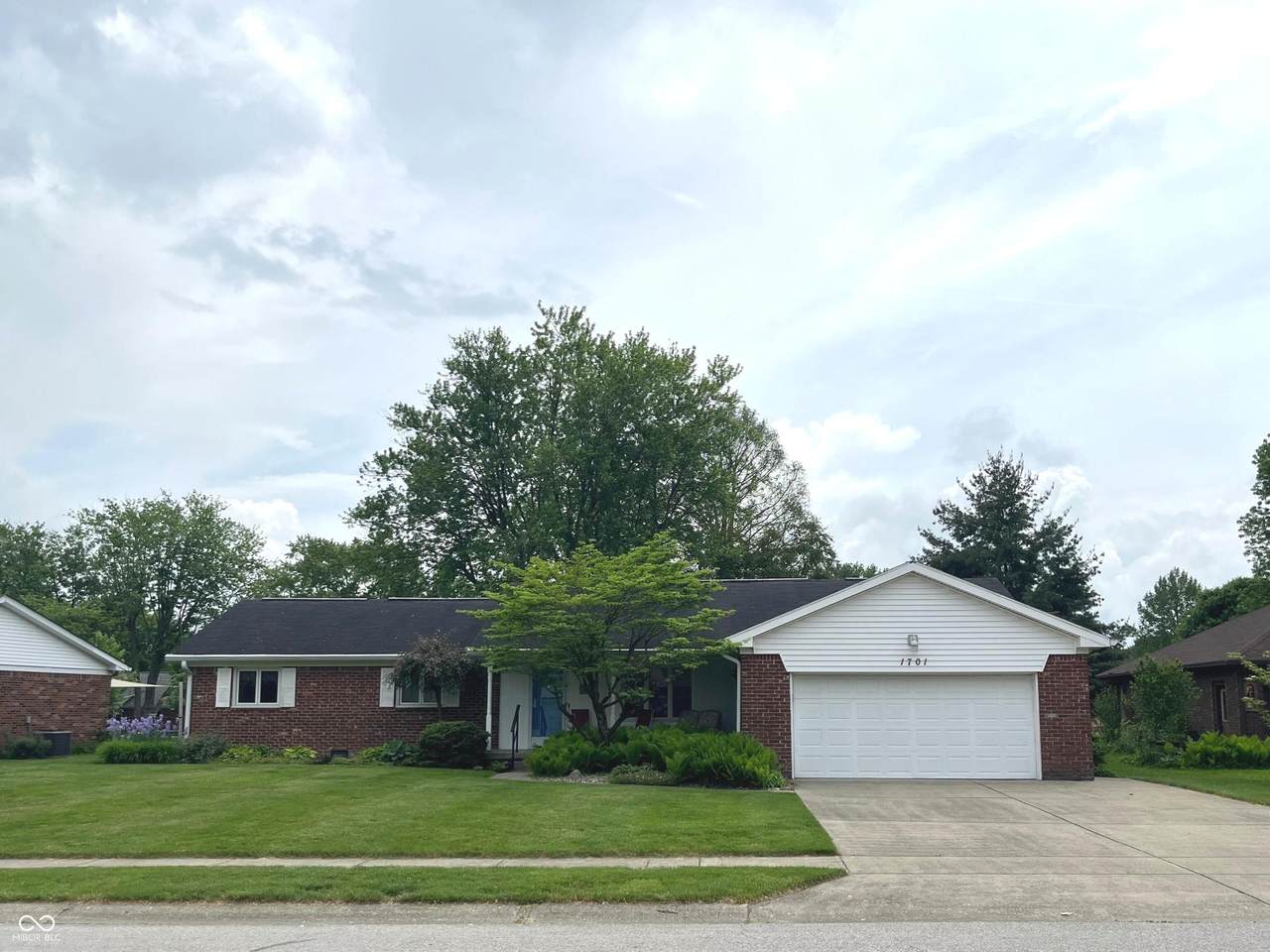 1701 Beech Drive - Photo 1