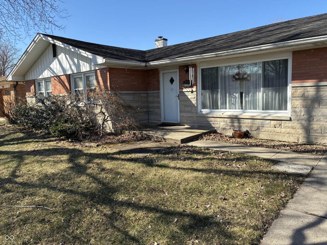 424 Wayside Drive - Photo 1