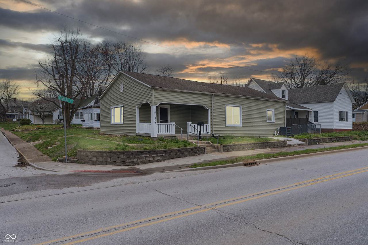 204 Forest Avenue - Photo 1
