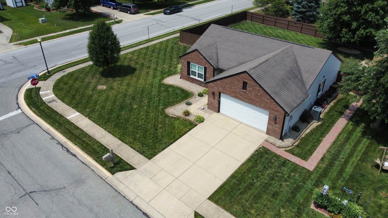 401 Paddlebrook Drive - Photo 1