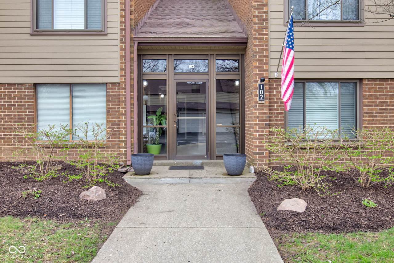 102 Knoll Court - Photo 1