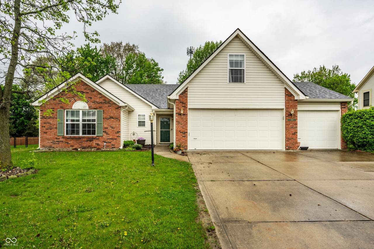 558 Prince Drive - Photo 1