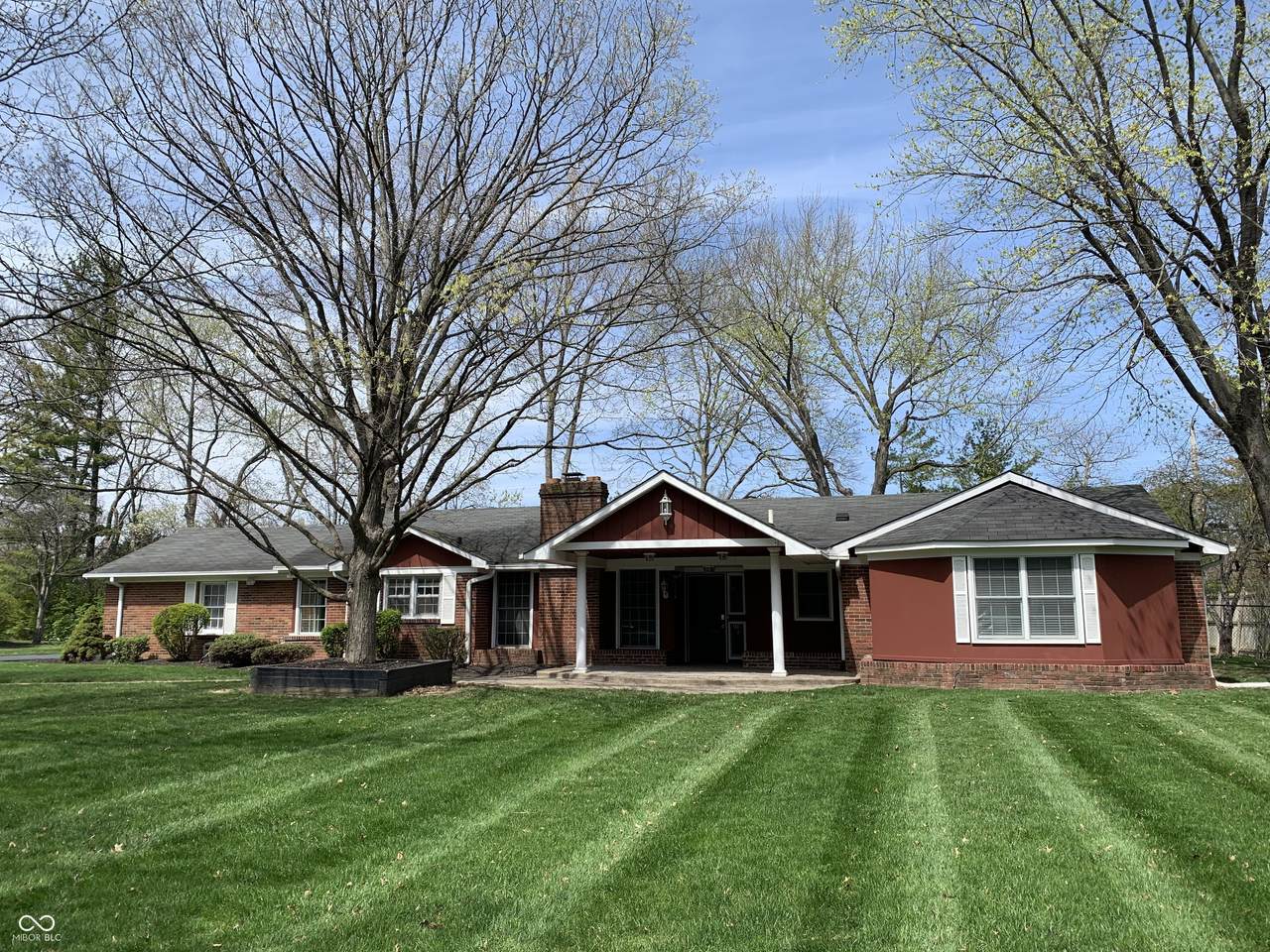 426 Oakwood Drive - Photo 1