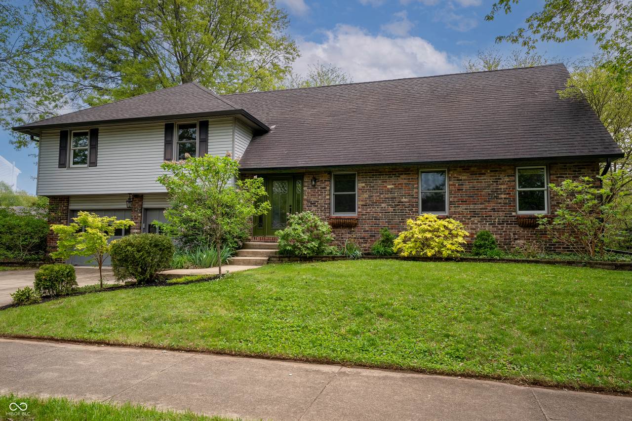 961 Parkside Drive - Photo 1