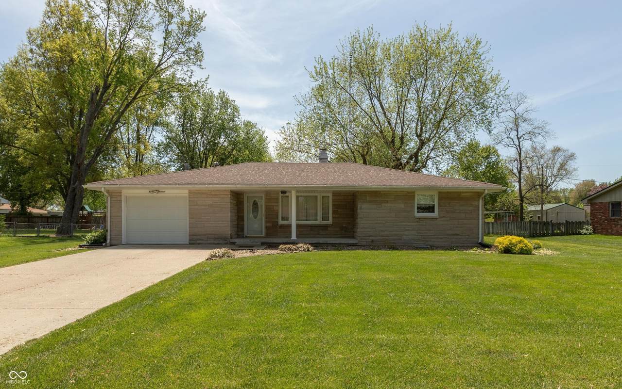 800 Greenbrier Drive - Photo 1