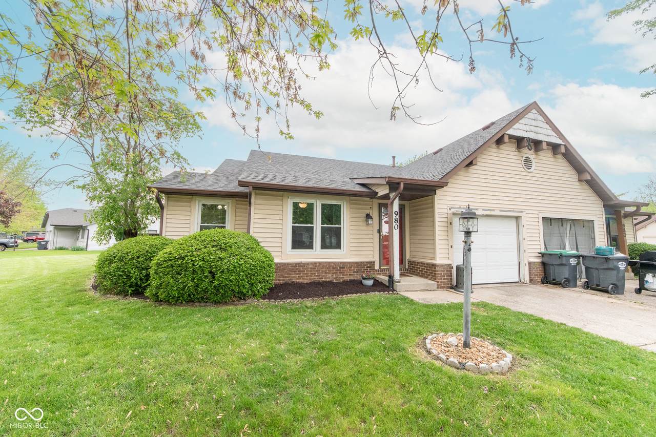 980 Red Maple Court - Photo 1