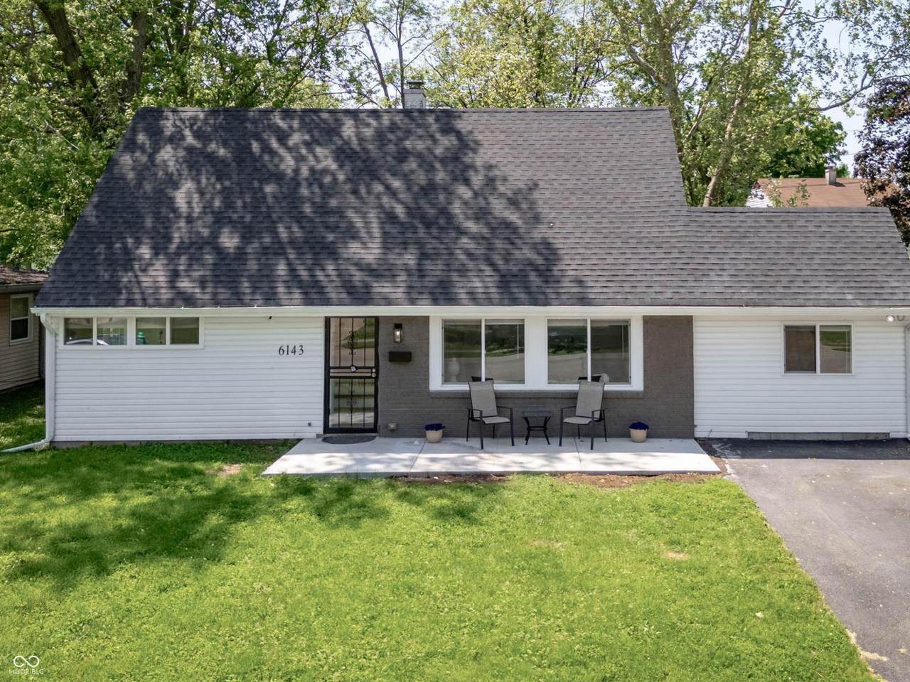 6143 43rd Street - Photo 1