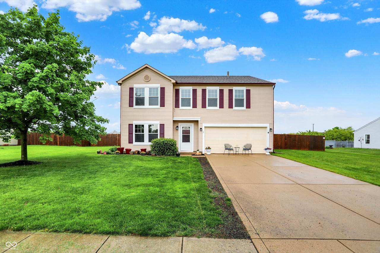 714 Thornburg Parkway - Photo 1