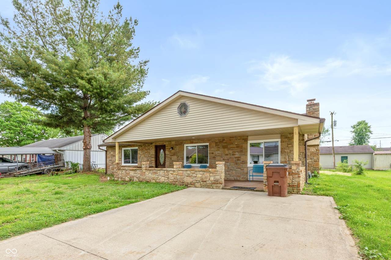 521 Sunset Drive - Photo 1