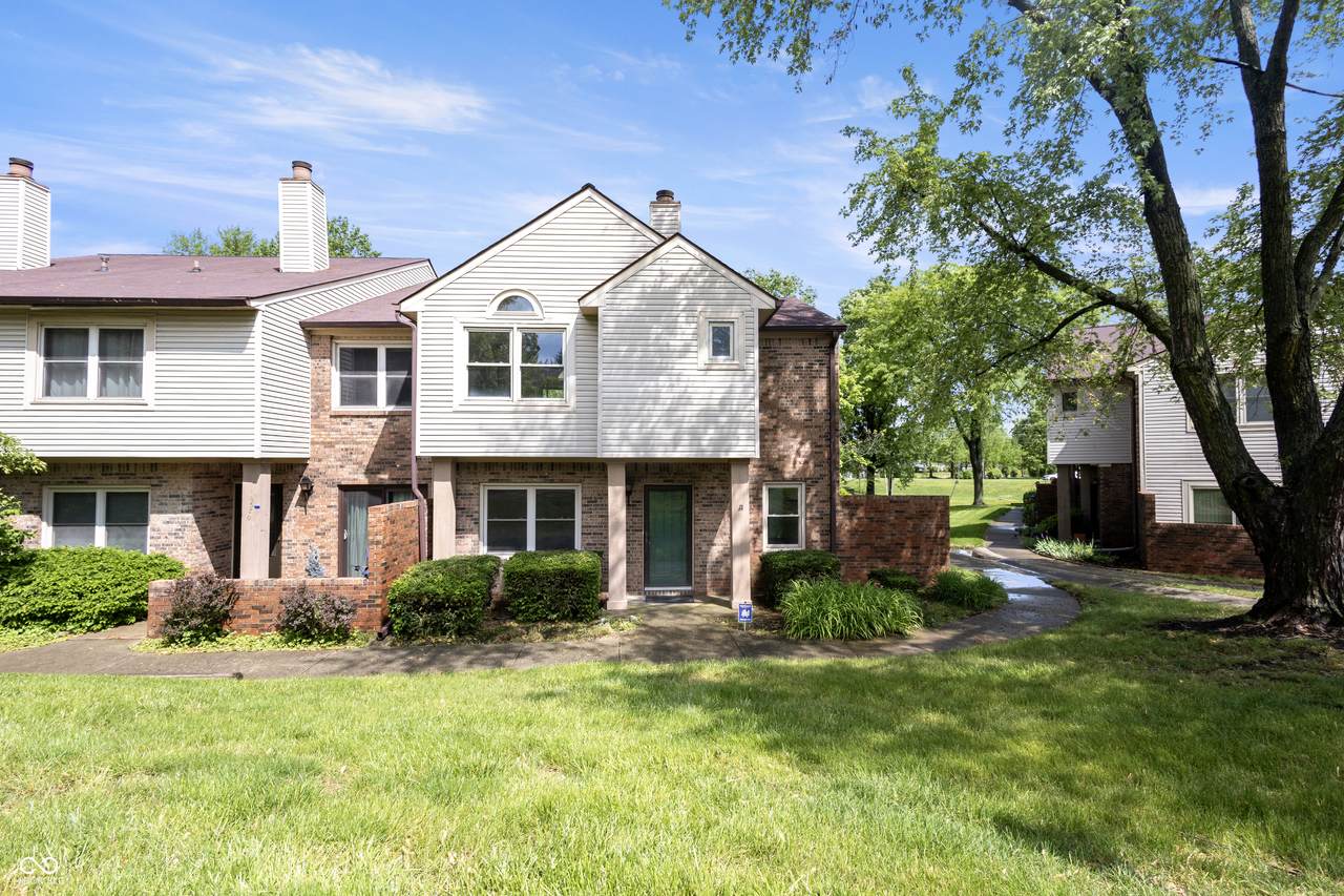 9572 Maple Way - Photo 1