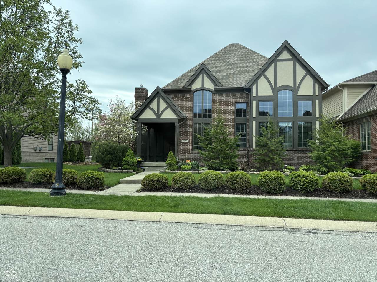 7661 Carriage House Way - Photo 1