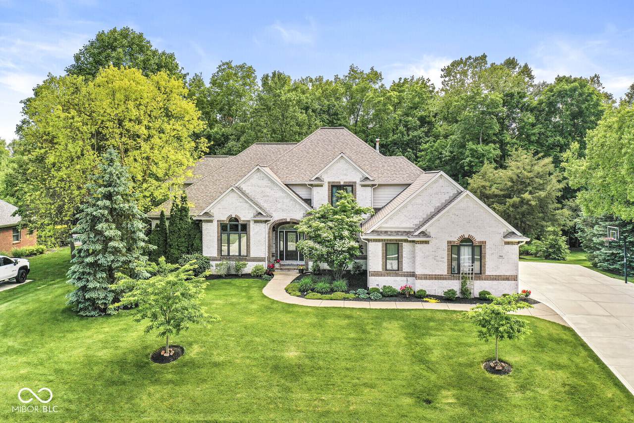 790 Foxboro Drive - Photo 1
