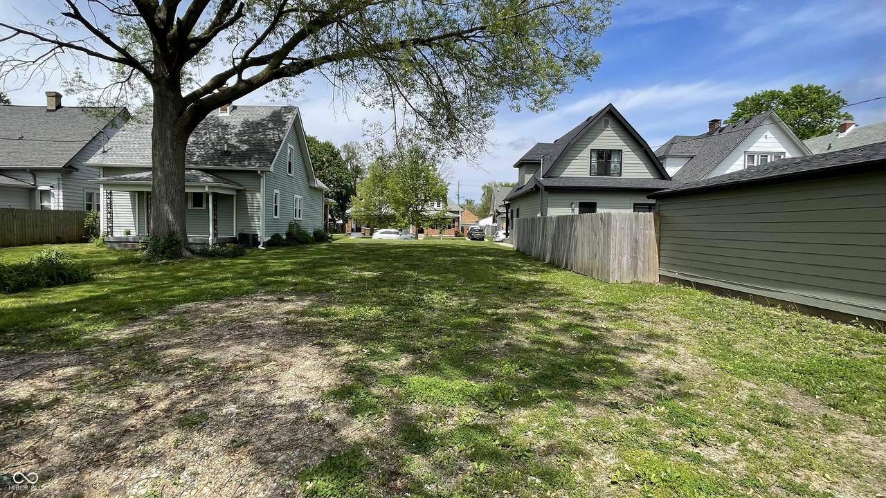 1917 Hoyt Avenue - Photo 1