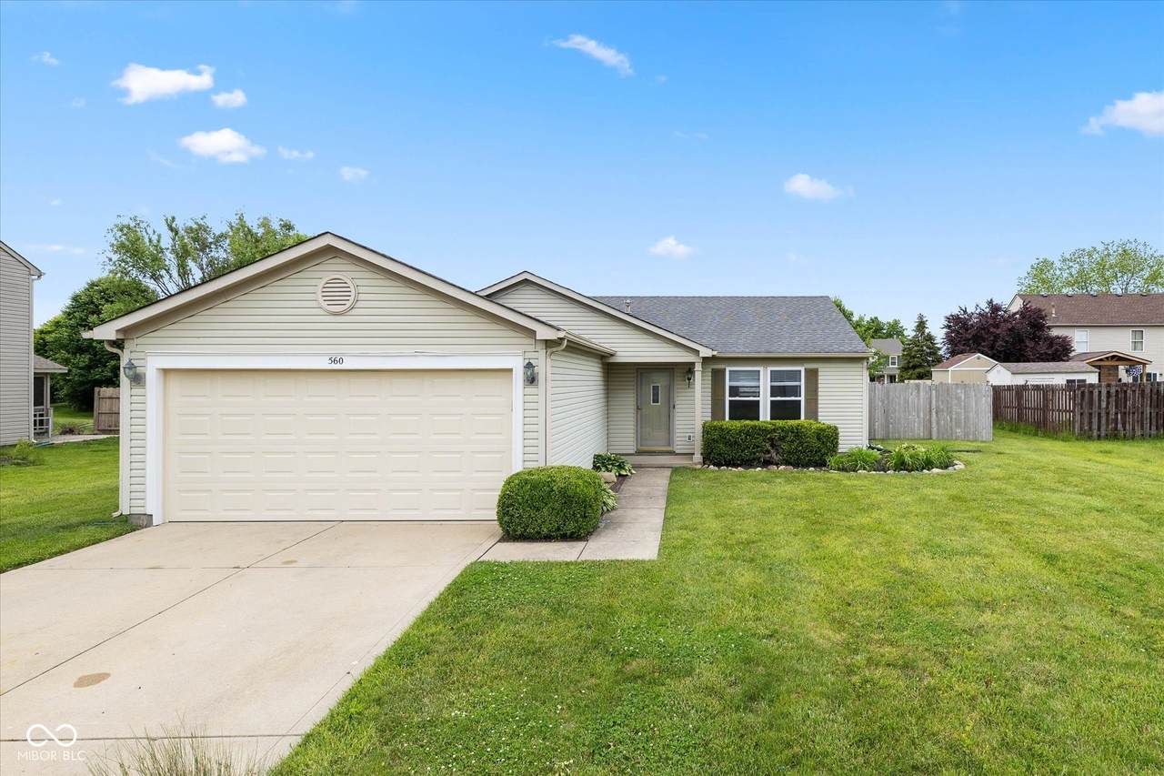 560 Tracy Lane - Photo 1