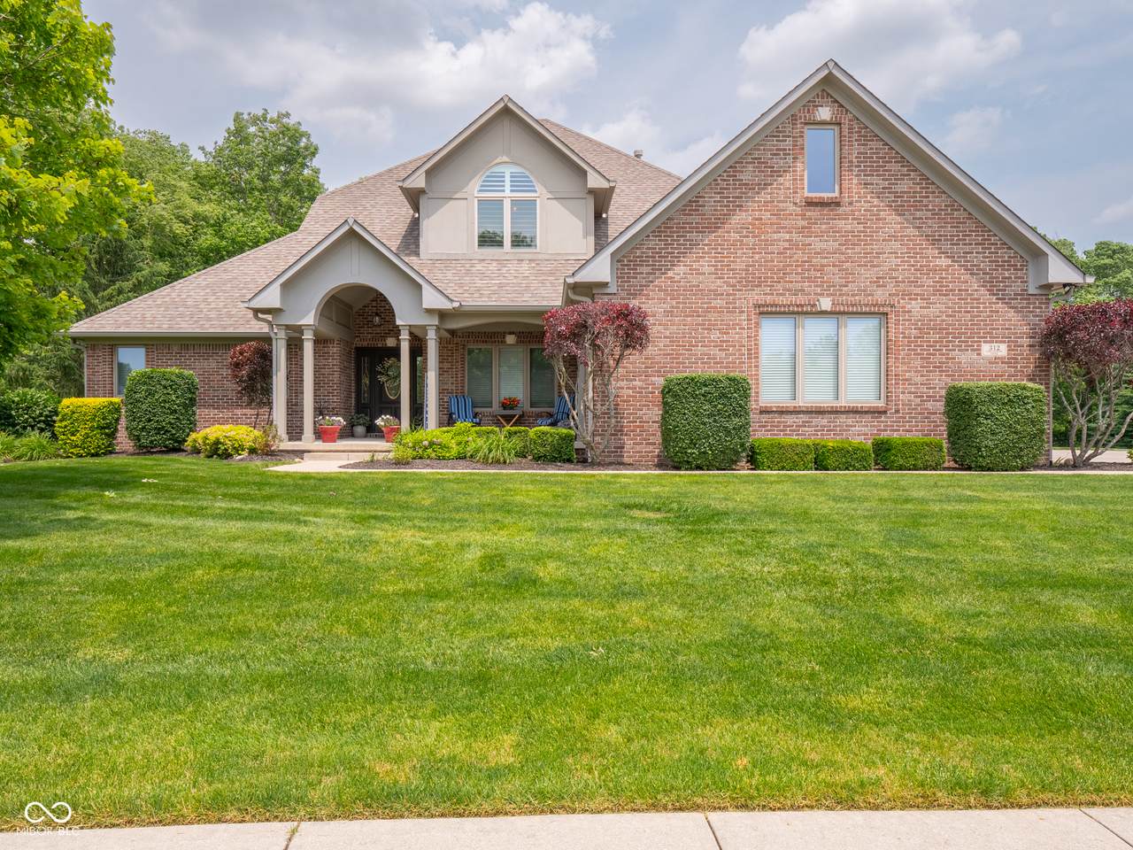 312 Hawthorne Drive - Photo 1