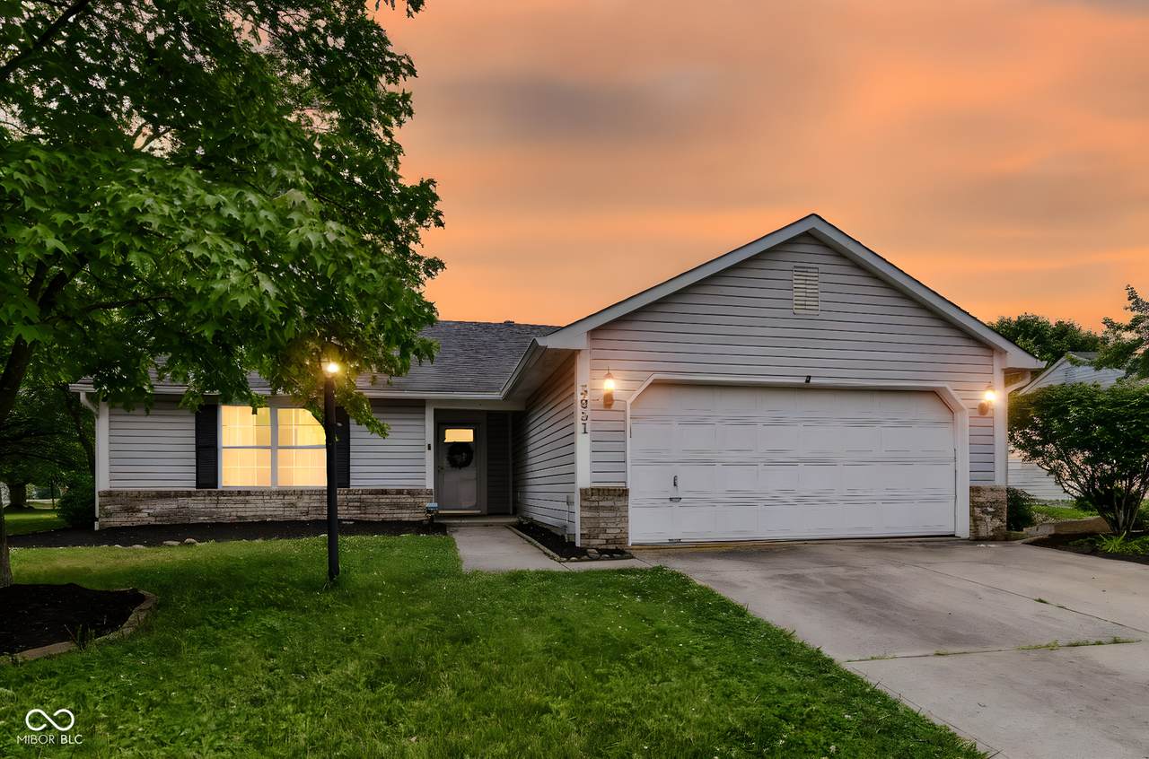 5651 Pine Knoll Boulevard - Photo 1