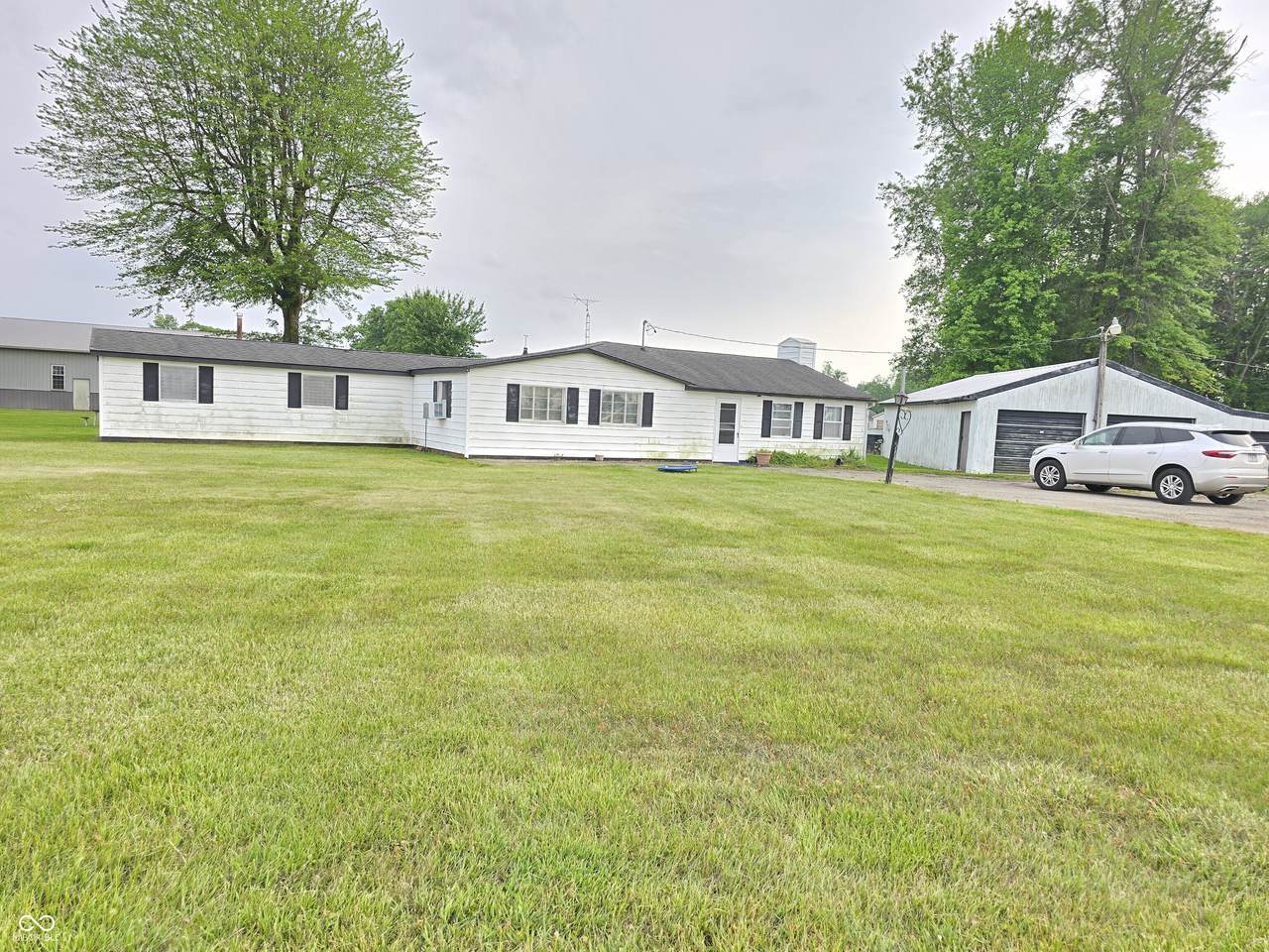 8811 State Road 46 - Photo 1