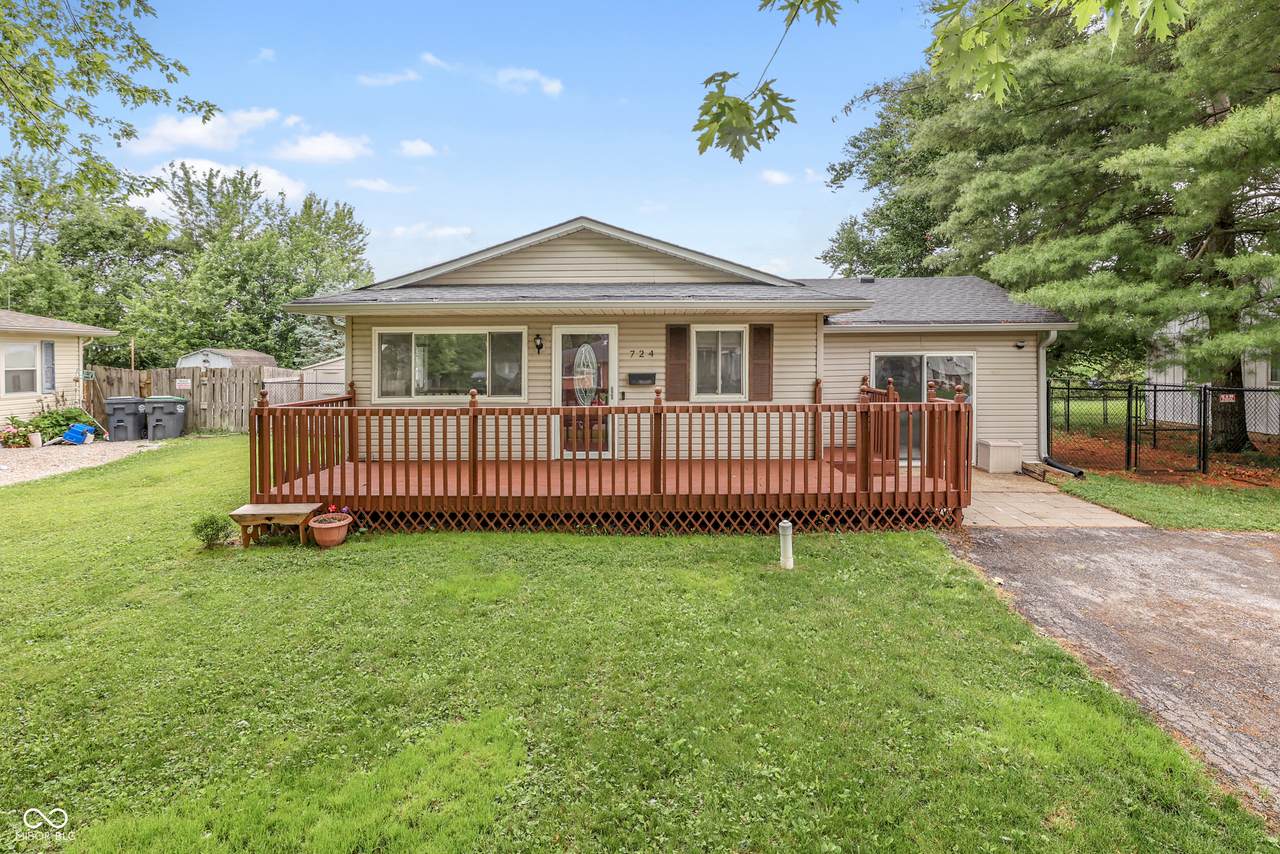724 Alexander Street - Photo 1
