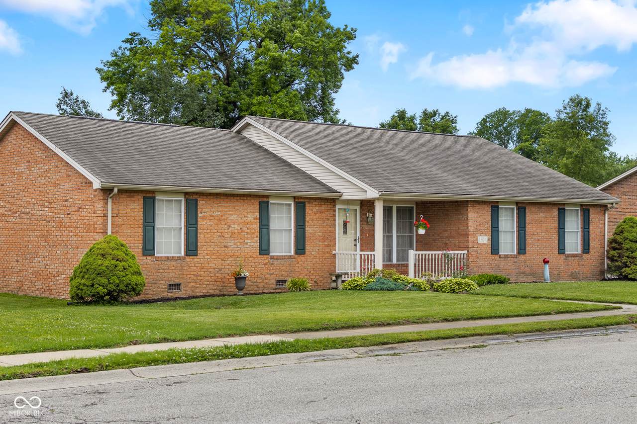 1304 Pin Oak Drive - Photo 1