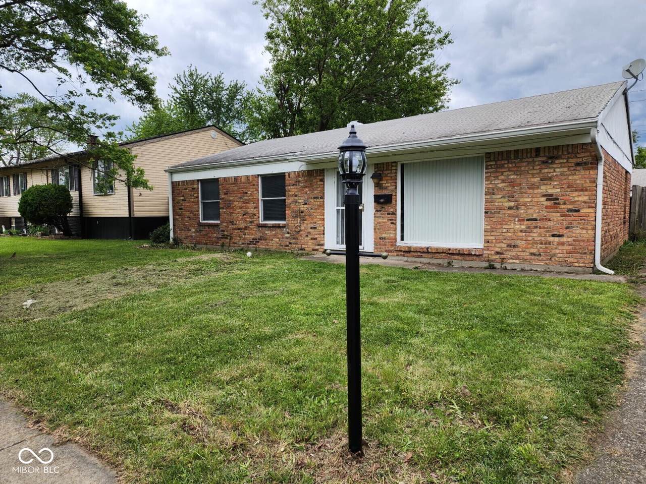8412 37th Place - Photo 1