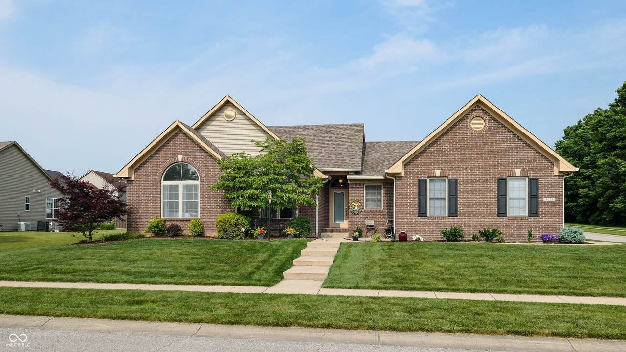 8028 Meadow Bend Lane - Photo 1
