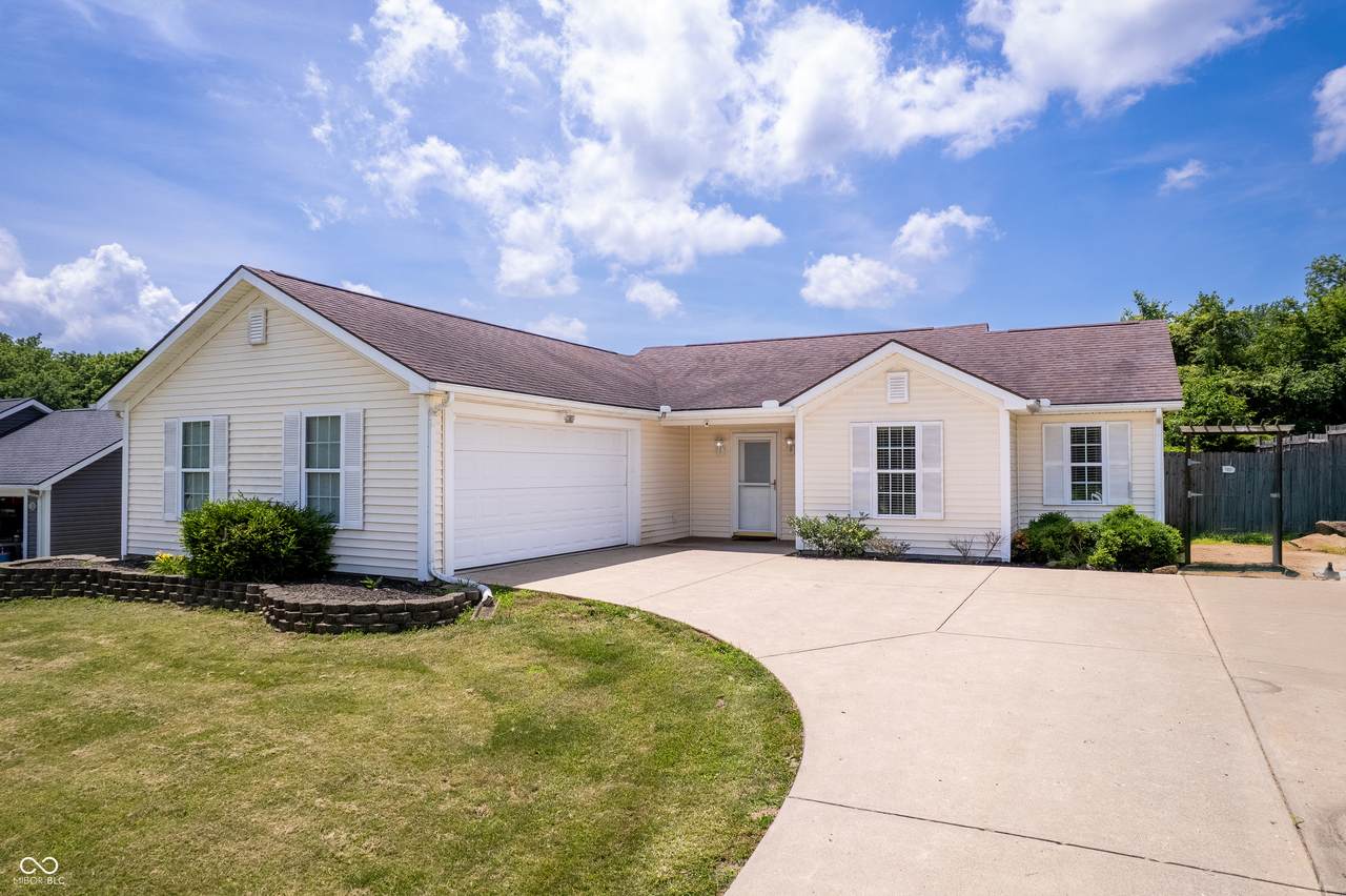 929 County Road 200 East - Photo 1