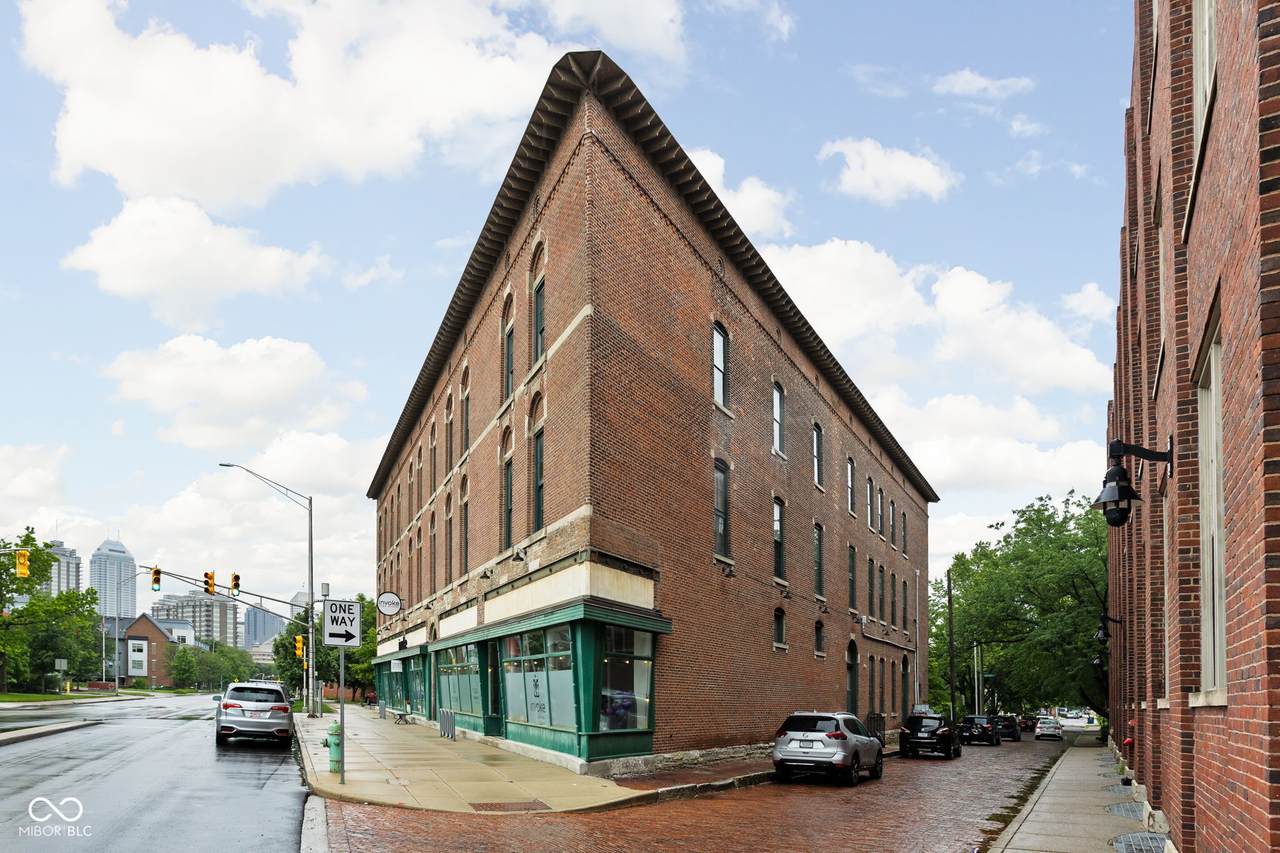 970 Fort Wayne Avenue - Photo 1
