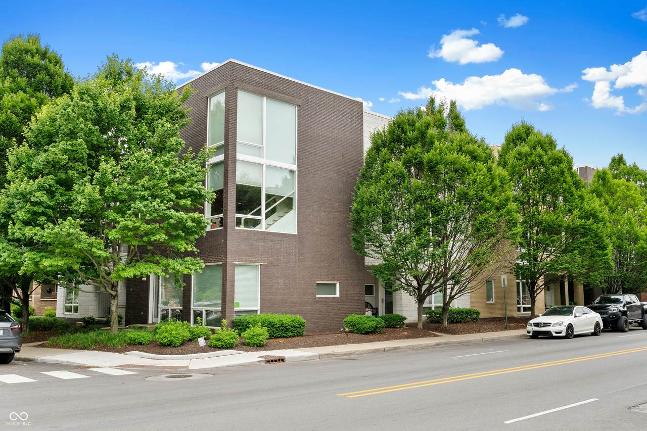932 Broadway Street - Photo 1