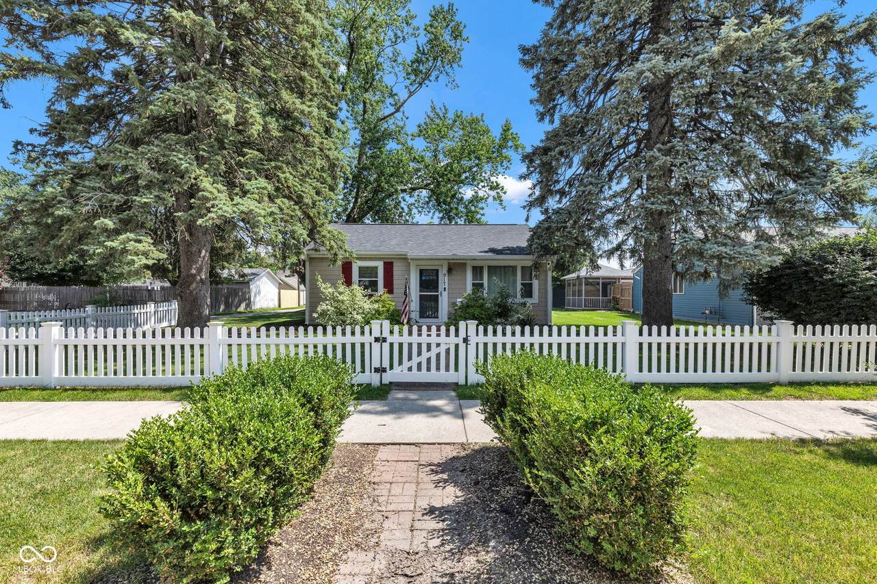 917 Busby Street - Photo 1