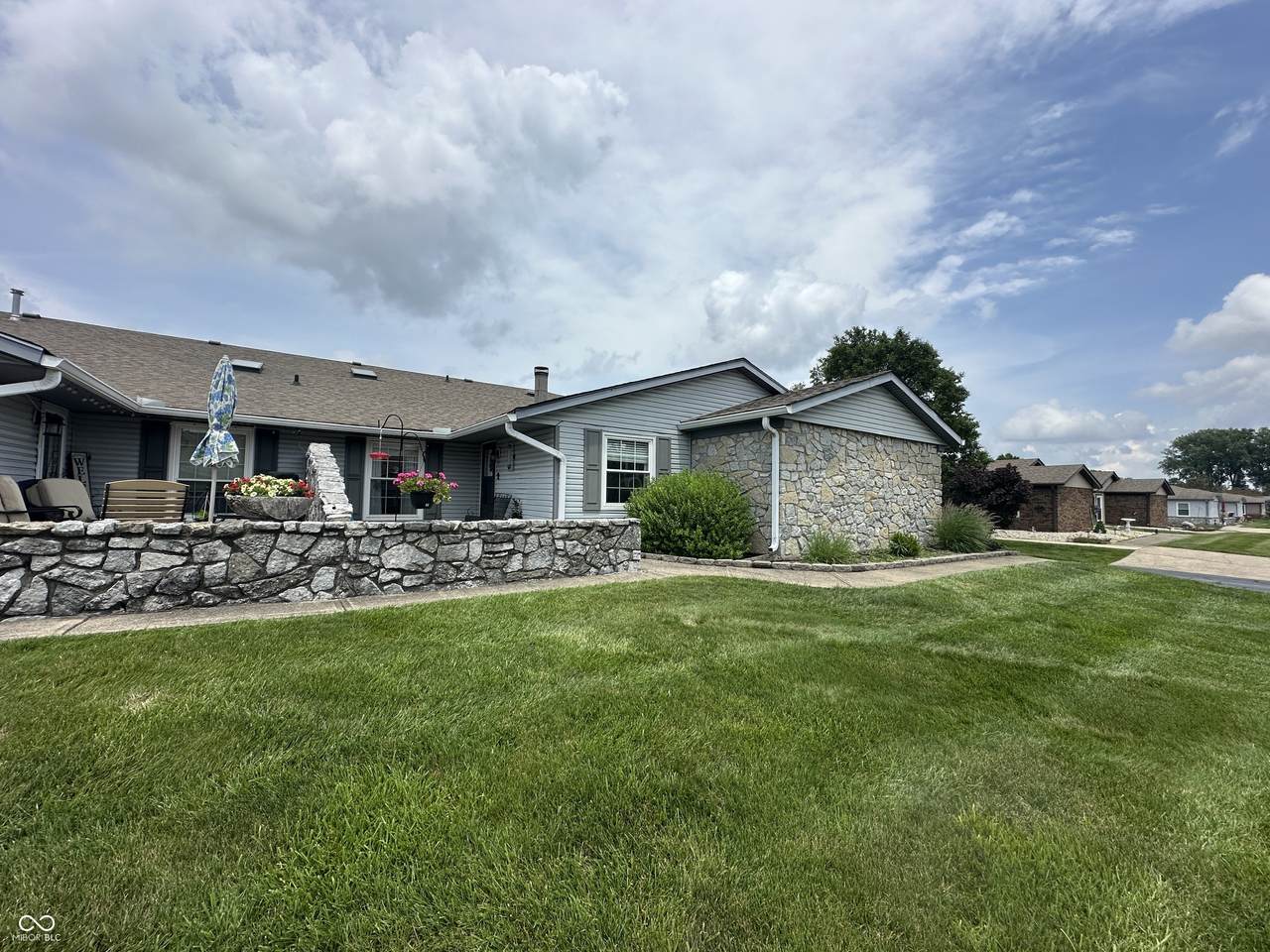 1001 Paradise Court - Photo 1