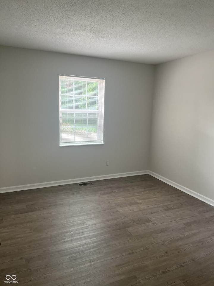 421 Lark Court - Photo 1