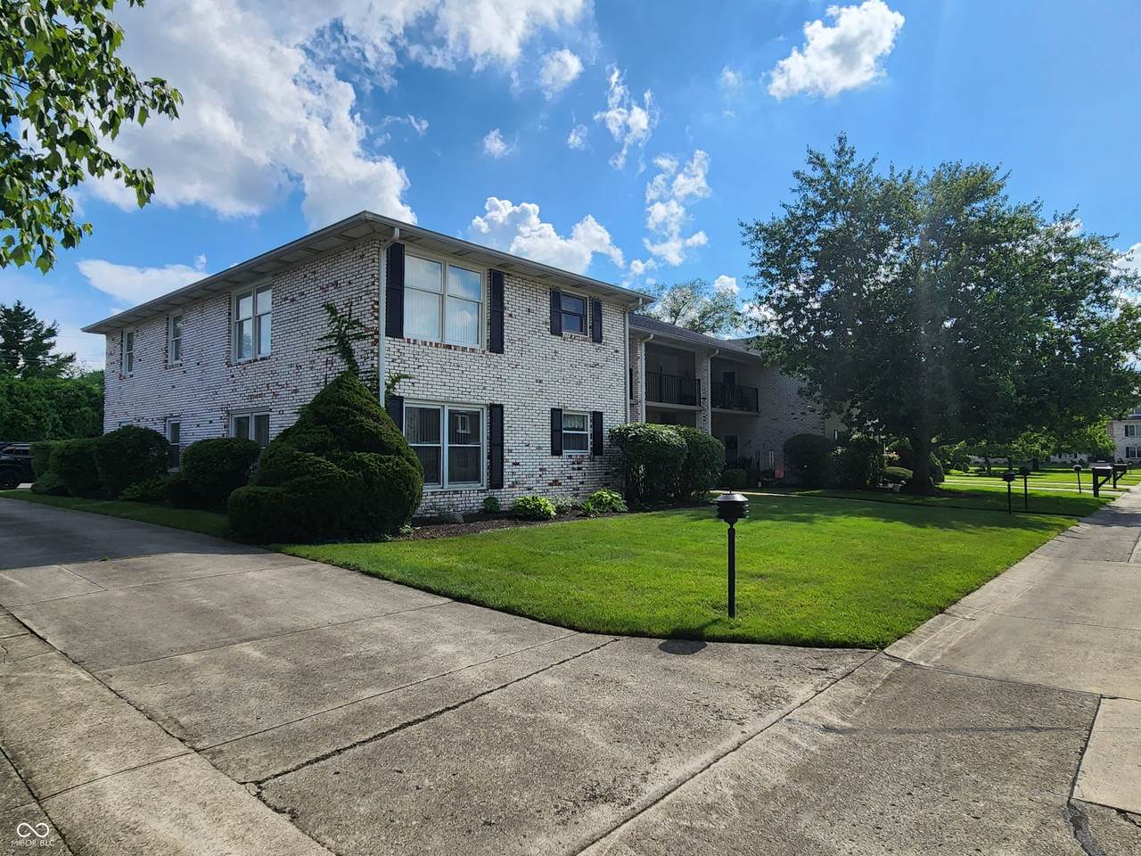 4501 Wheeling Avenue - Photo 1