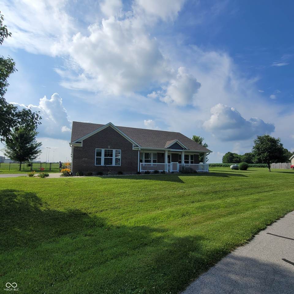 928 Sycamore Drive - Photo 1