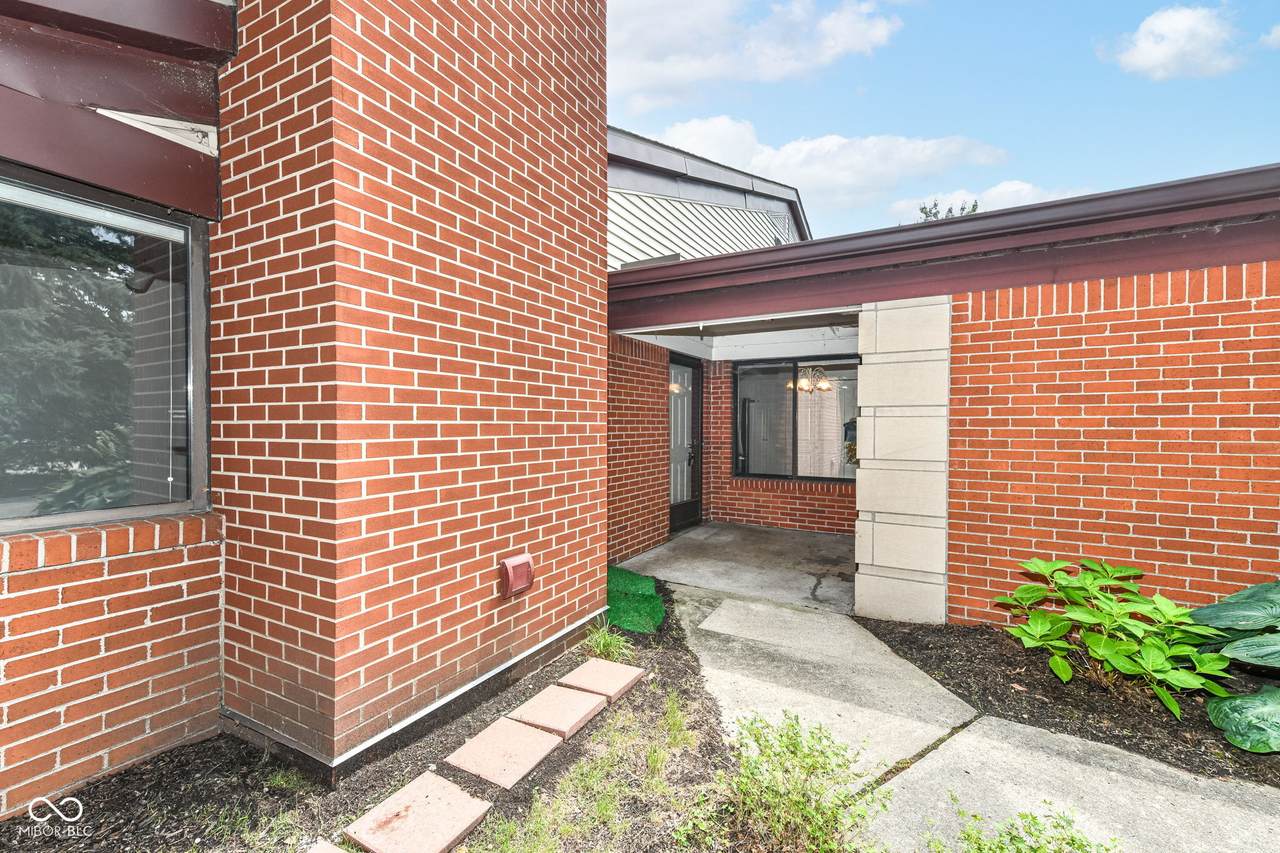 2078 Oak Run N Drive - Photo 1