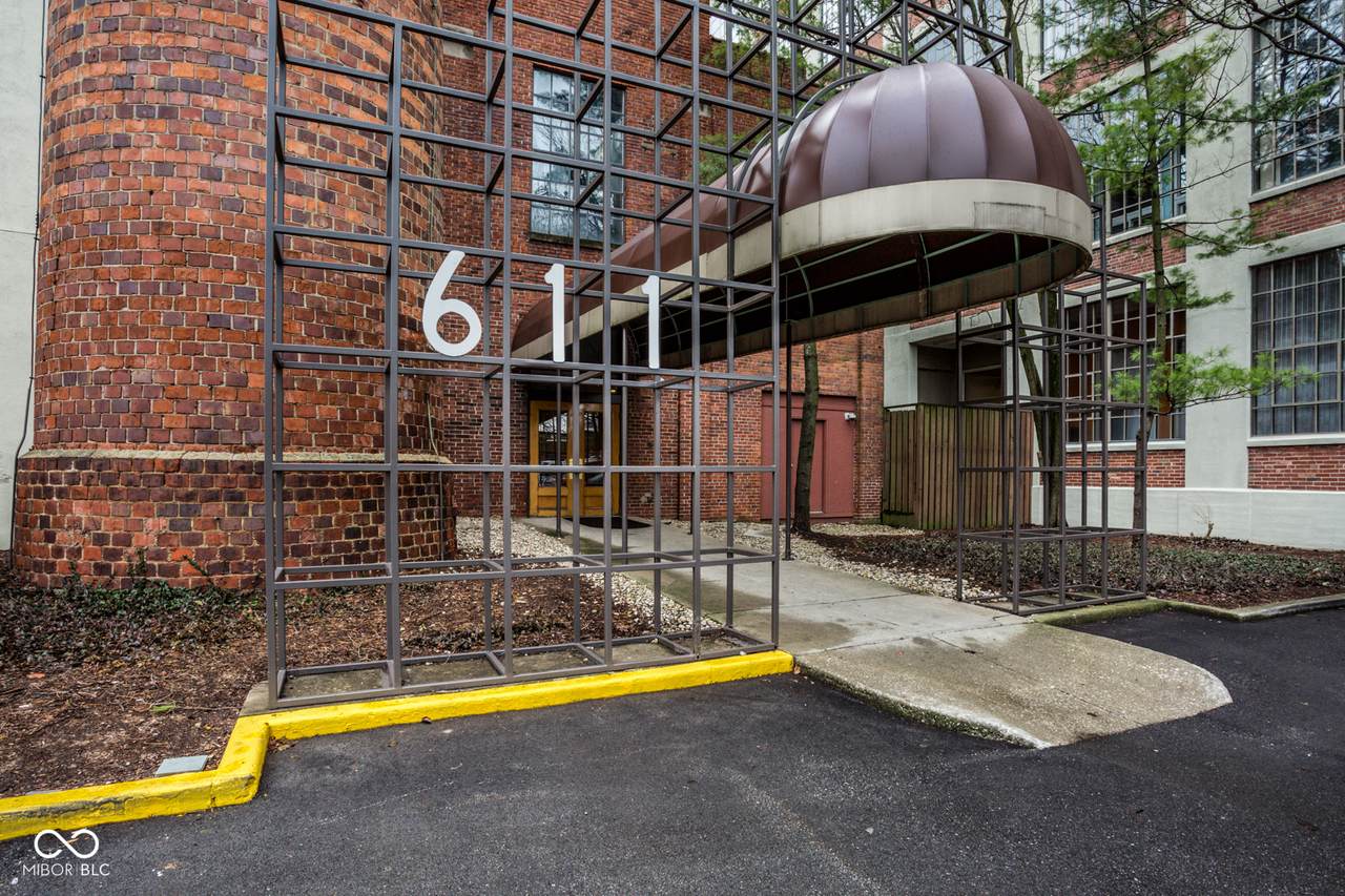 611 Park Avenue - Photo 1