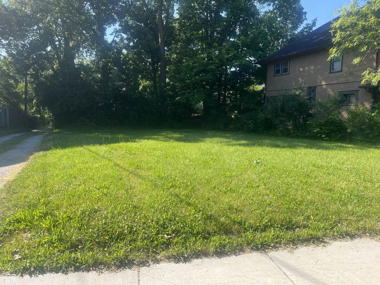 1445 Fairfield Avenue - Photo 1
