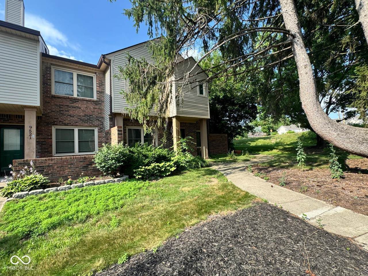 9519 Maple Way - Photo 1
